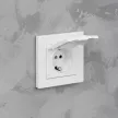 Розетка EVERSON Кватро с заземлением с крышкой без рамки белая матовая