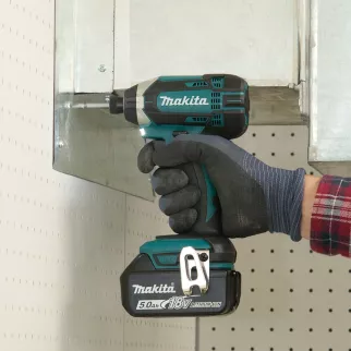 Винтоверт аккумуляторный ударный 18 В 2х3,0 Ач 165 Нм HEX 1/4 Makita LXT DTD152RME