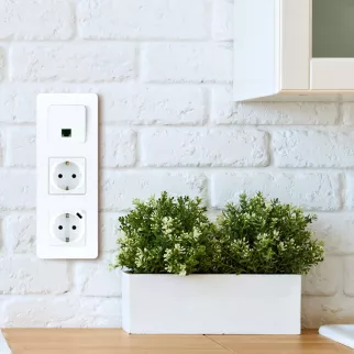 Розетка компьютерная Legrand/IEK Инспирия RJ45 без рамки белая