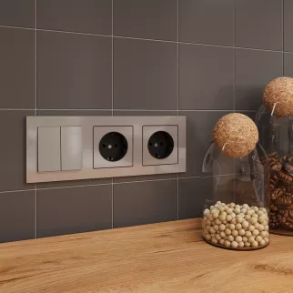 Розетка ONVOLT/EVERSON Кватро с заземлением без рамки никель