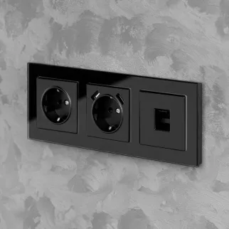 Рамка ONVOLT/EVERSON Кватро стекло 3 поста черная