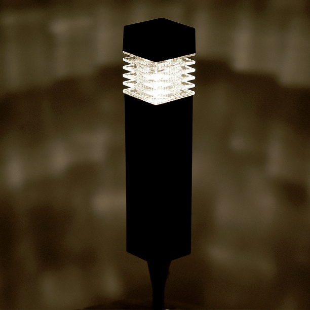 sadovyj svetilnik na solnechnoj bataree