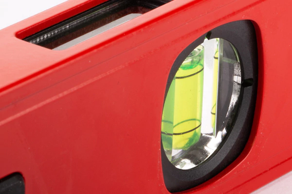 пузырьковый уровень для установки столбов