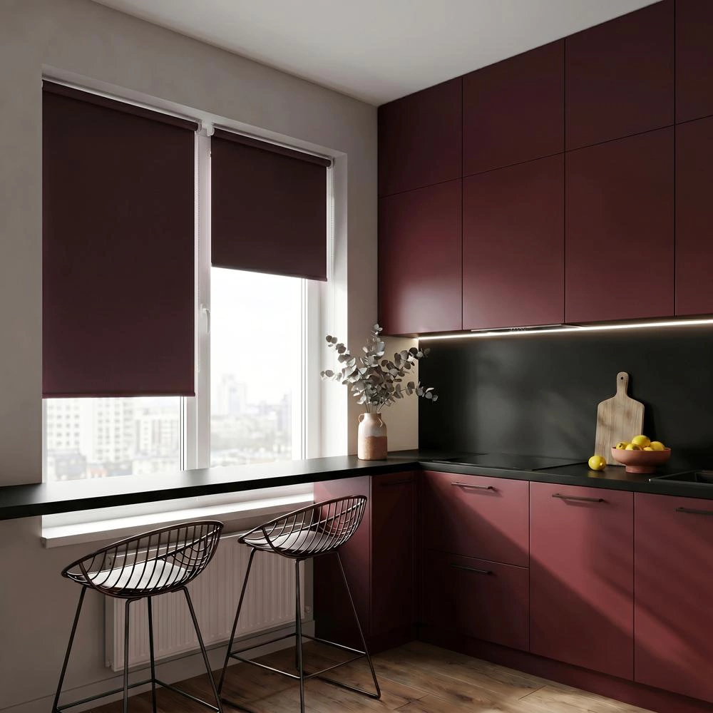 Рулонная штора блэкаут 50х155 см NEODECO Базовый бордовая