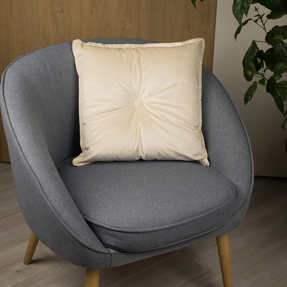 Подушка декоративная с пуговицей 45х45 см кремовая