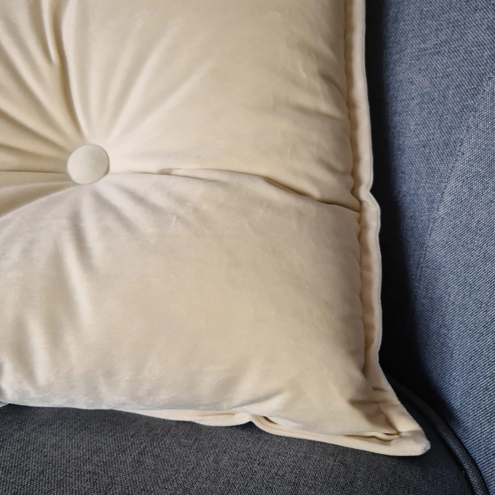 Подушка декоративная с пуговицей 45х45 см кремовая