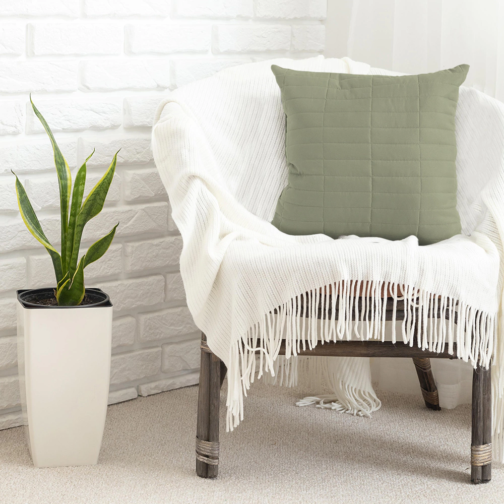 Декоративная подушка KyuAr 45х45 см зеленая