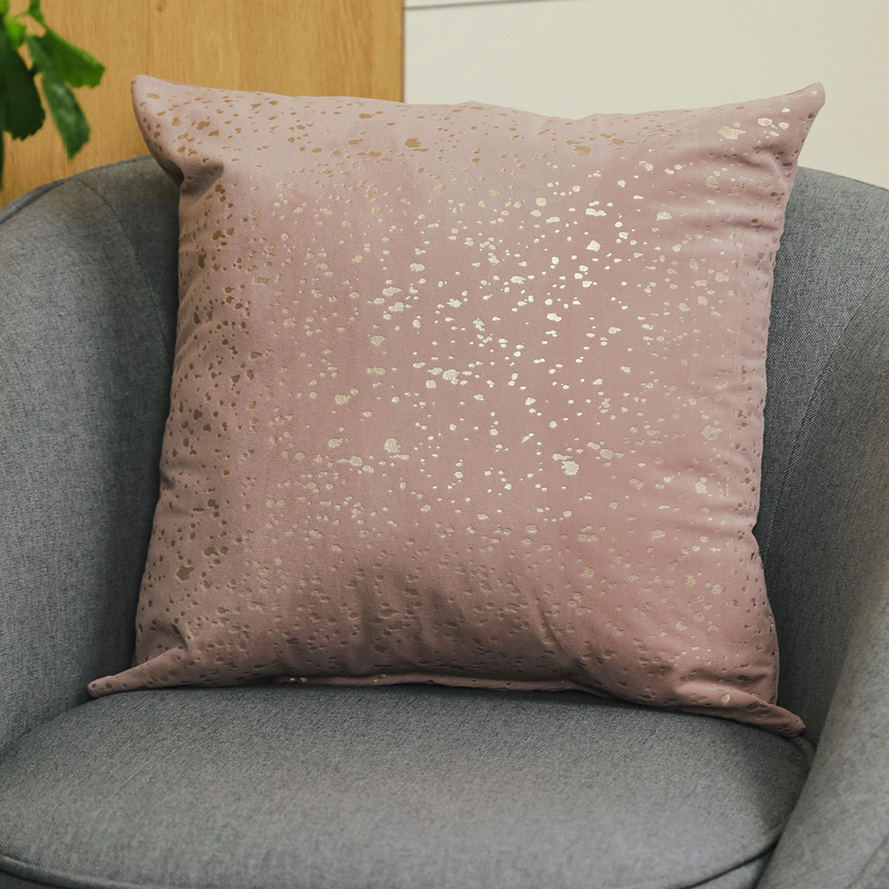 Подушка декоративная Капли 45х45 розовая