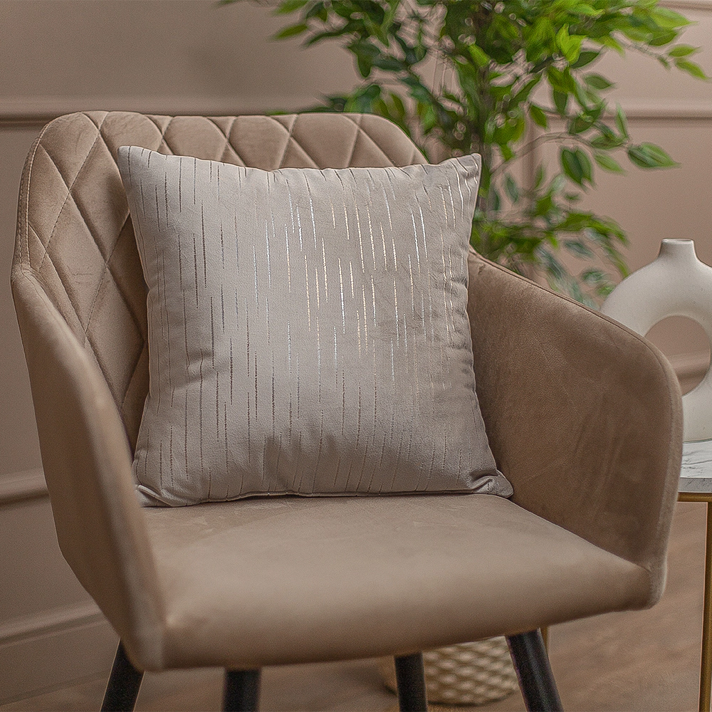 Подушка декоративная Бархат Линии 40х40 см бежевая
