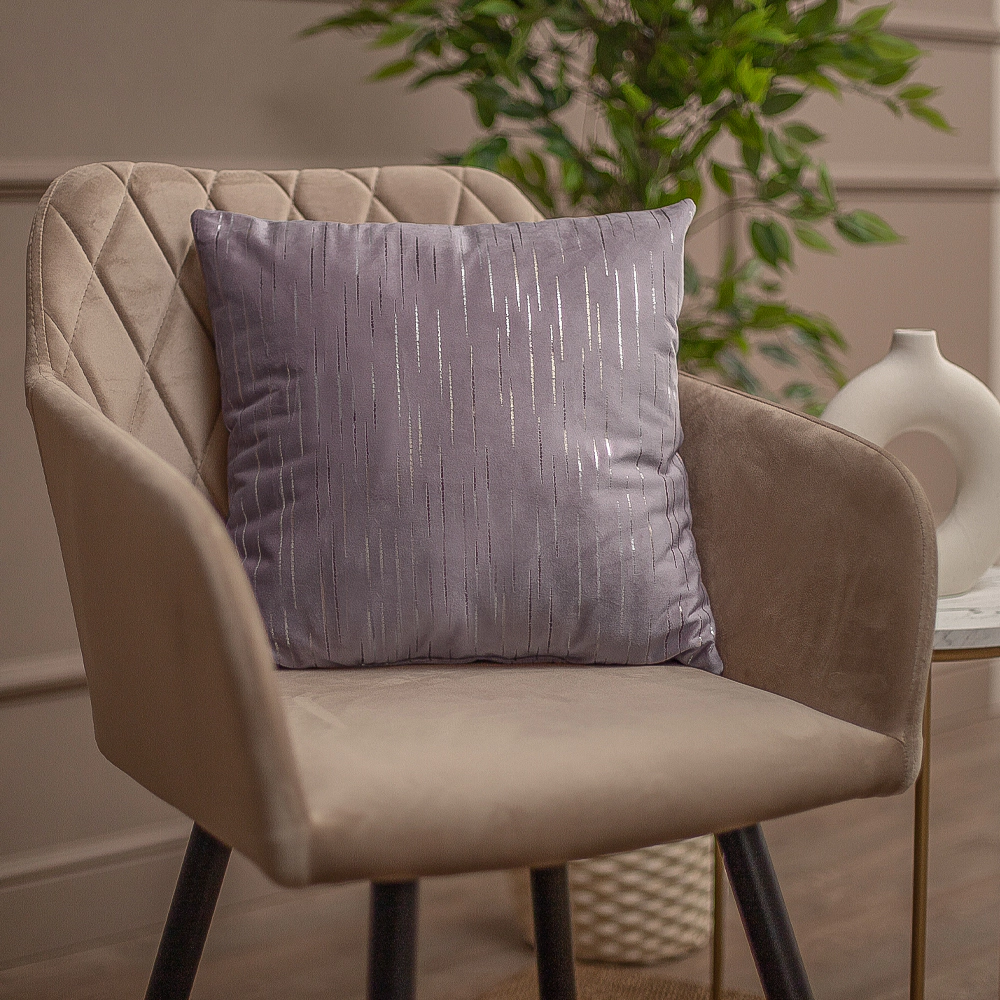 Подушка декоративная Бархат Линии 40х40 см розовая