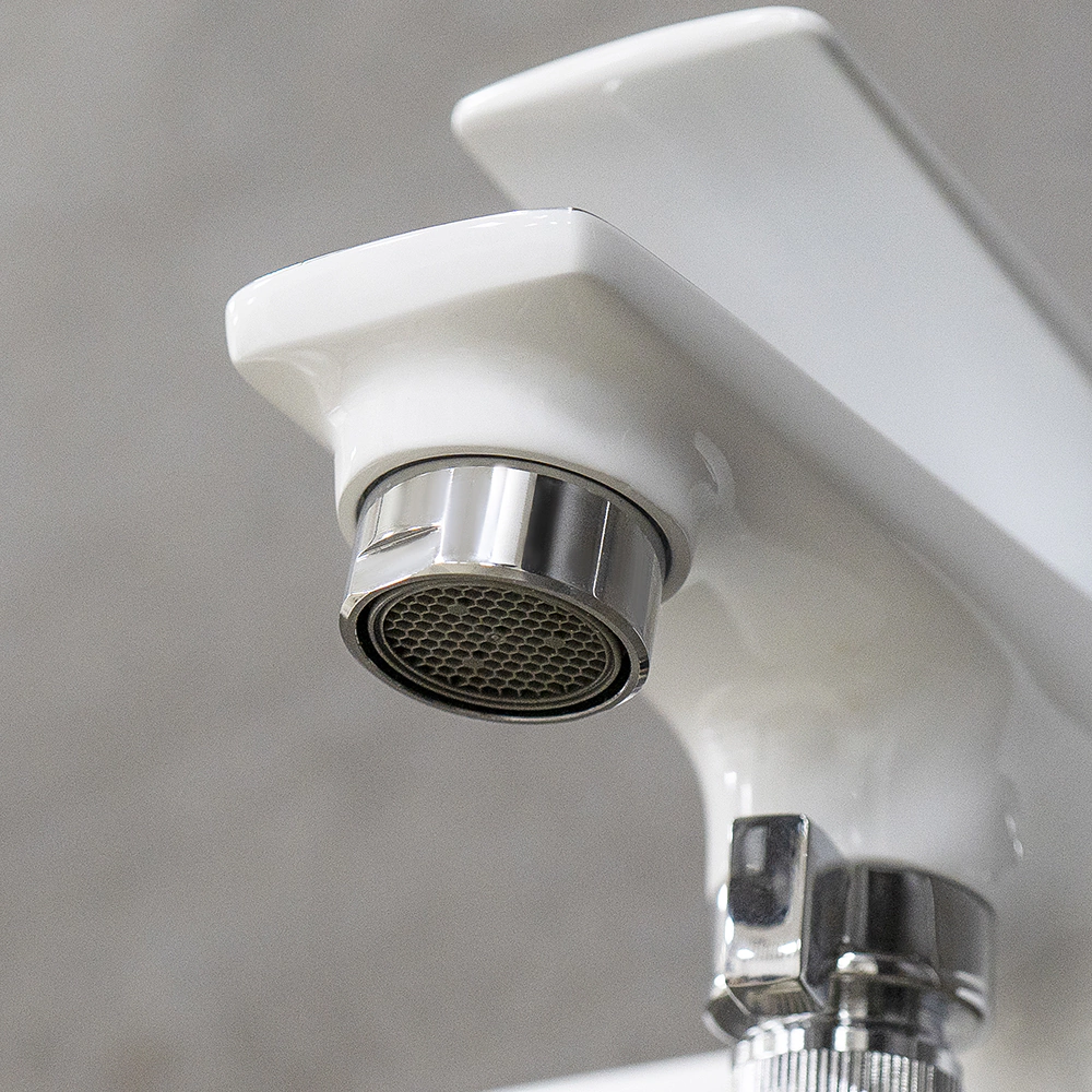 Смеситель для ванны LEMARK Allegro с набором для душа белый, хром