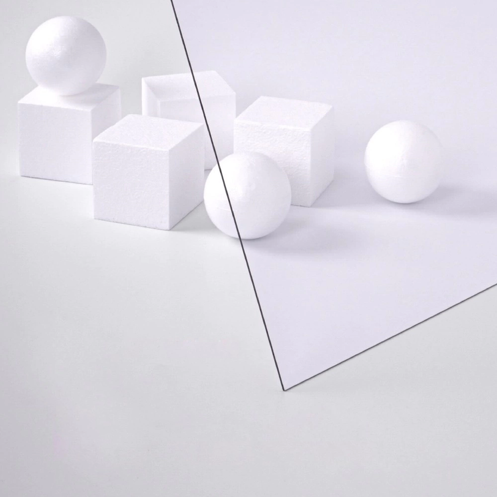 Монолитный поликарбонат 2 мм 1,025х0,5 м УФ-защищенный прозрачный