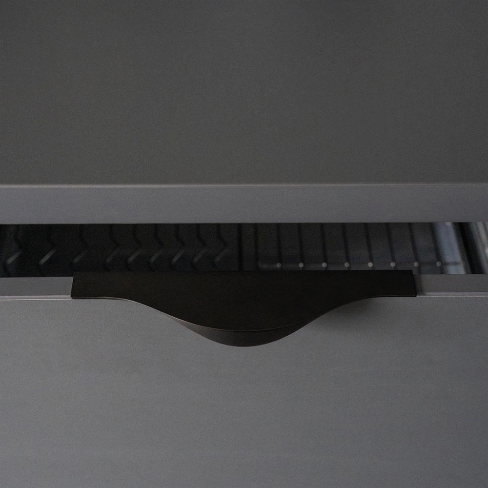 Ручка торцевая мебельная RT-002 C=96 мм L=197 мм черный матовый