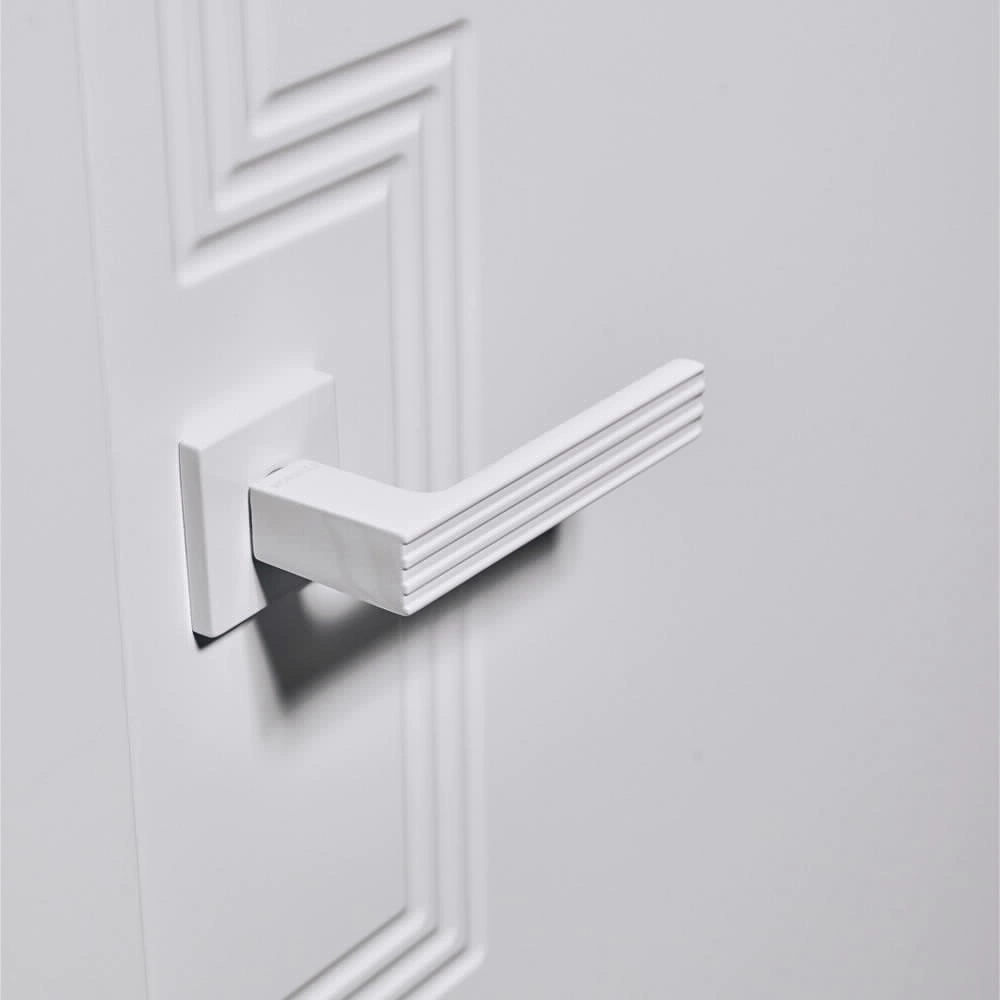 Дверь межкомнатная глухая 2000х600 мм Лайн L-01 эмаль белая