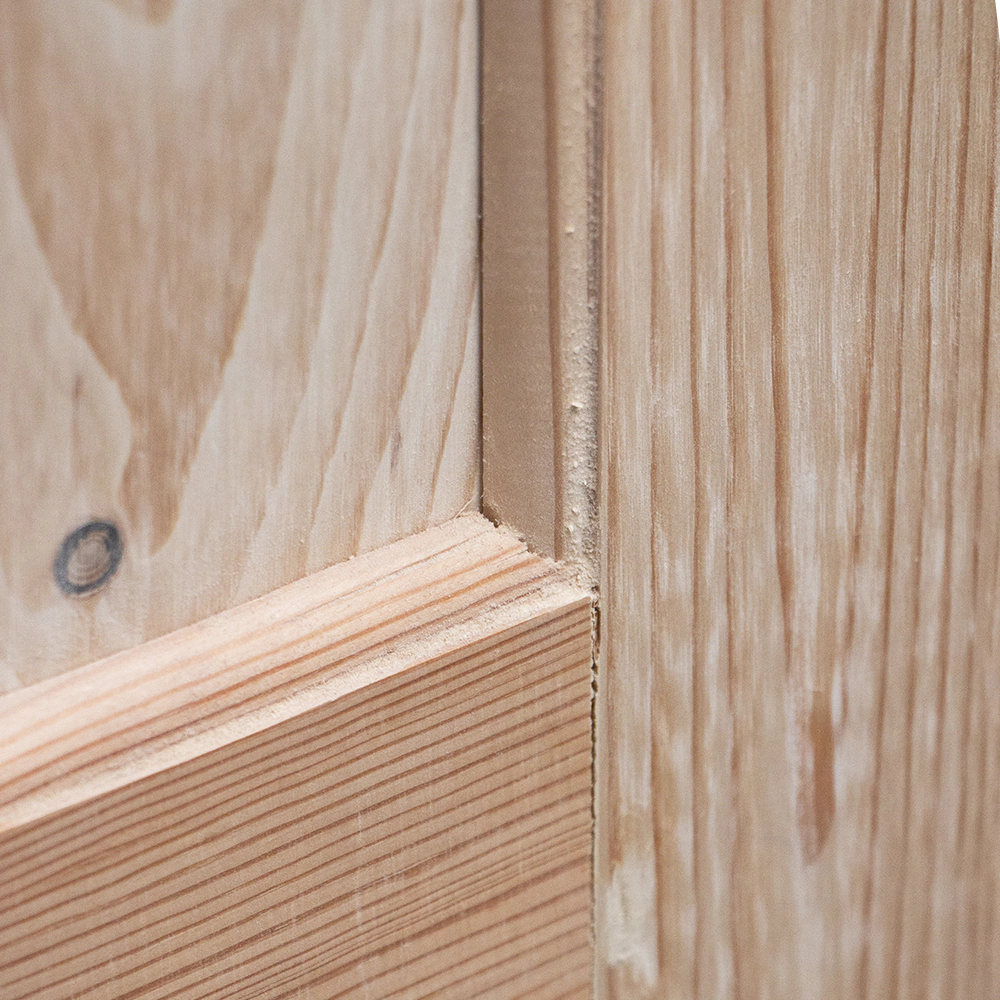 Дверь межкомнатная глухая Классика 2000х600 мм массив хвои