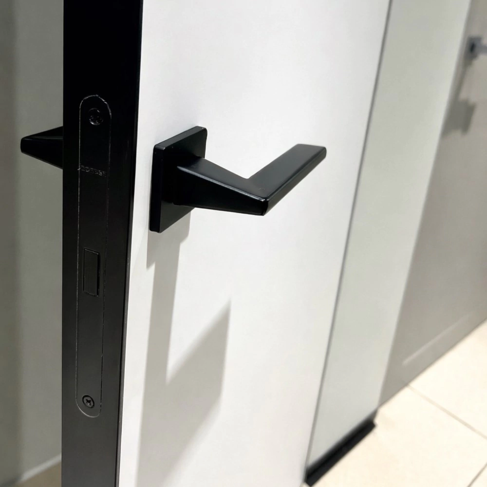 Дверь межкомнатная глухая под покраску с алюминиевой кромкой правая 2000х700 мм Инвизибл Реверс