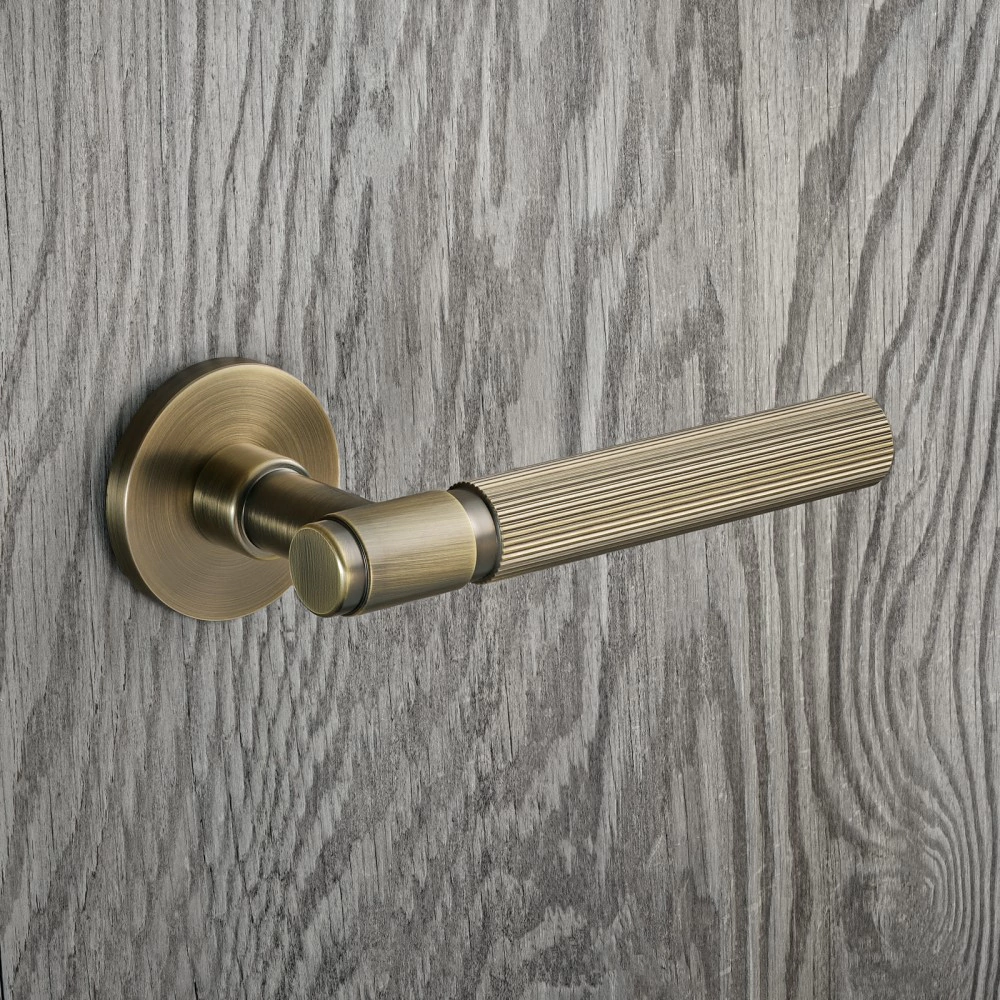 Дверные ручки Аллюр Esteta бронза