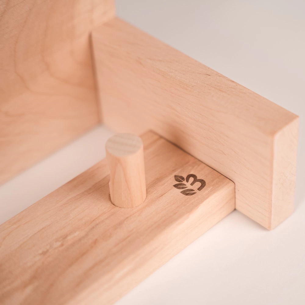 Вешалка с для бани 4 крючка с полкой для трав ольха