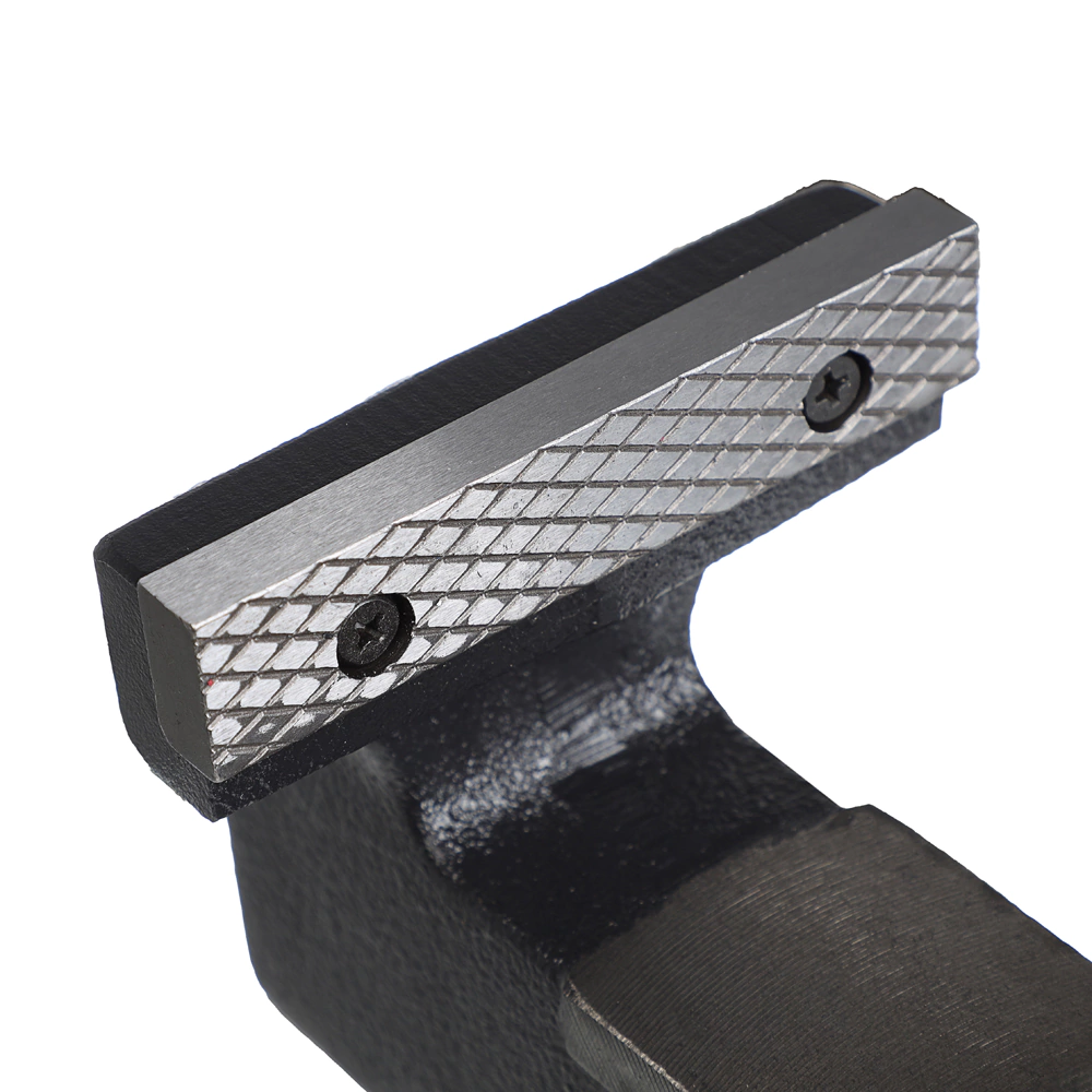 Тиски слесарные захват 100 мм вес 7 кг поворотные с наковальней DORN PRO