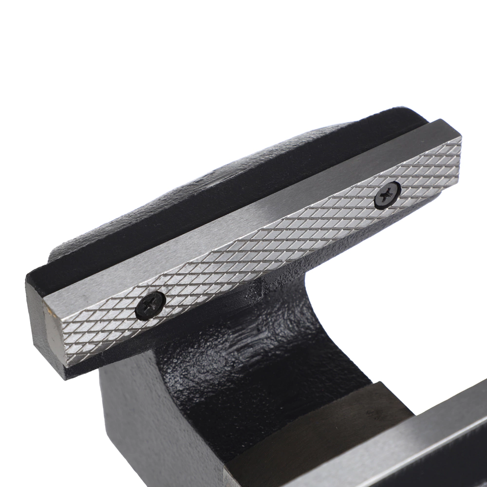 Тиски слесарные захват 150 мм вес 17 кг поворотные с наковальней DORN PRO