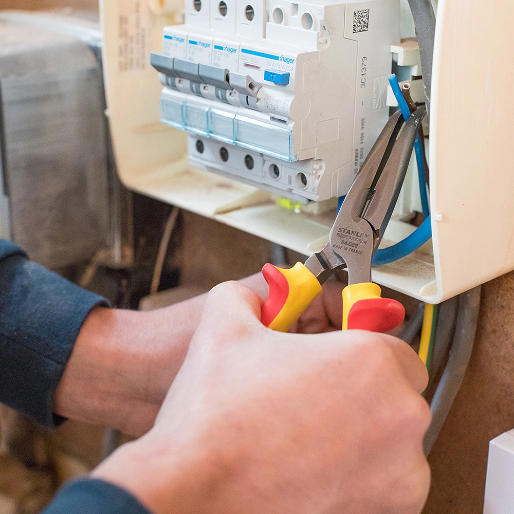 Длинногубцы диэлектрические изогнутые STANLEY 200 мм 1000 В