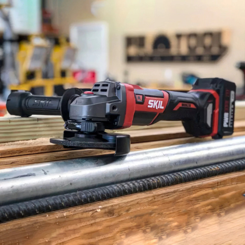 Угловая шлифмашина аккумуляторная бесщеточная 20 В 125 мм 1х4,0 Ач SKIL AG2907SE11