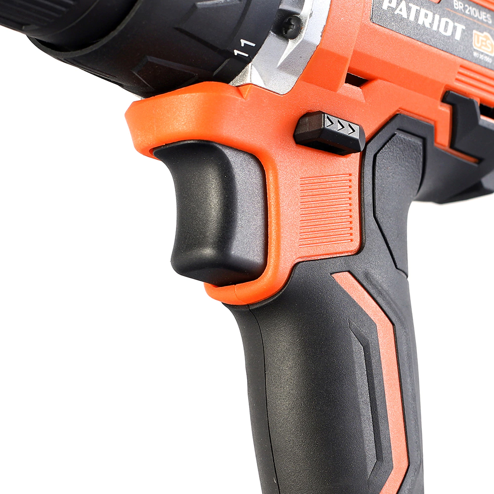 Набор PATRIOT 21 В: аккумуляторный шуруповерт бесщеточный BR 210 UES + аккумуляторный лобзик LS 500 UES