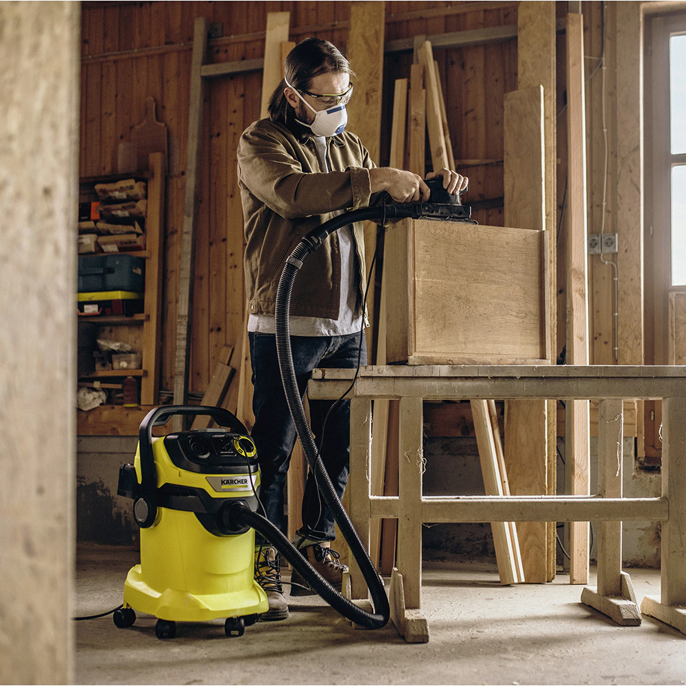 Пылесос 1100 Вт бак 25 л с розеткой Karcher WD 5 P V-25/5/22
