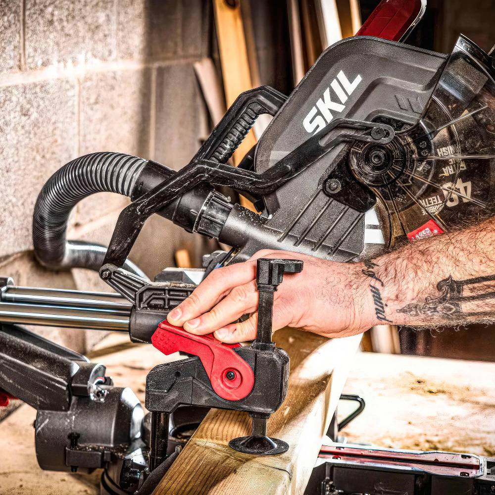 Торцовочная пила 1600 Вт 216 мм с протягом SKIL MS1310