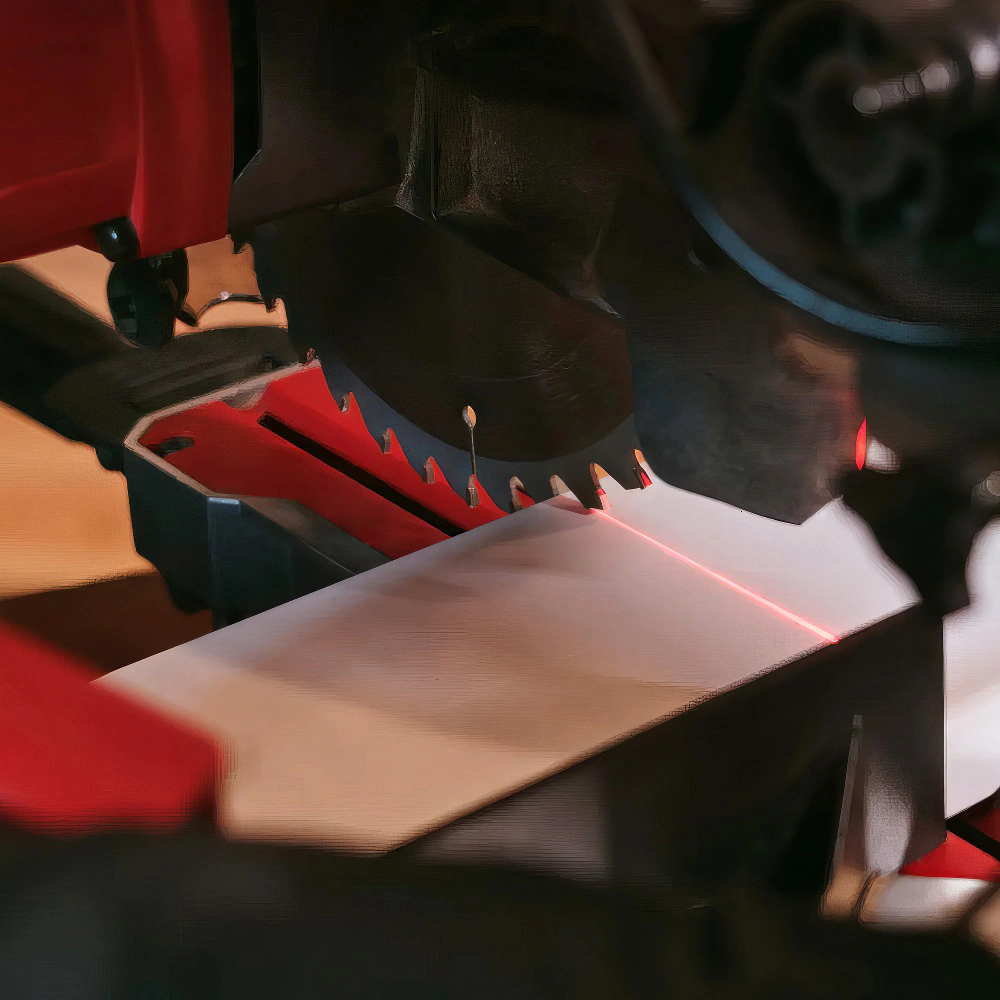 Торцовочная пила 1600 Вт 216 мм с протягом SKIL MS1310