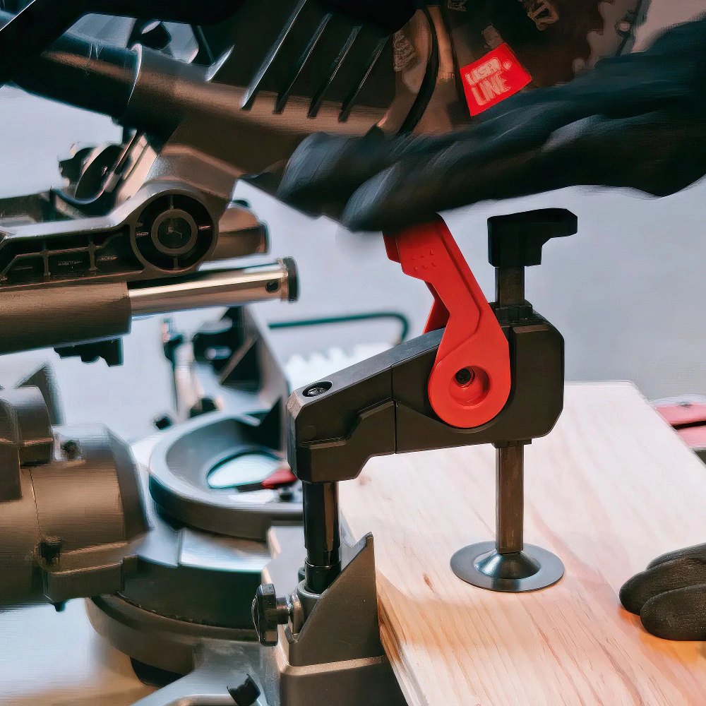 Торцовочная пила 1600 Вт 216 мм с протягом SKIL MS1310