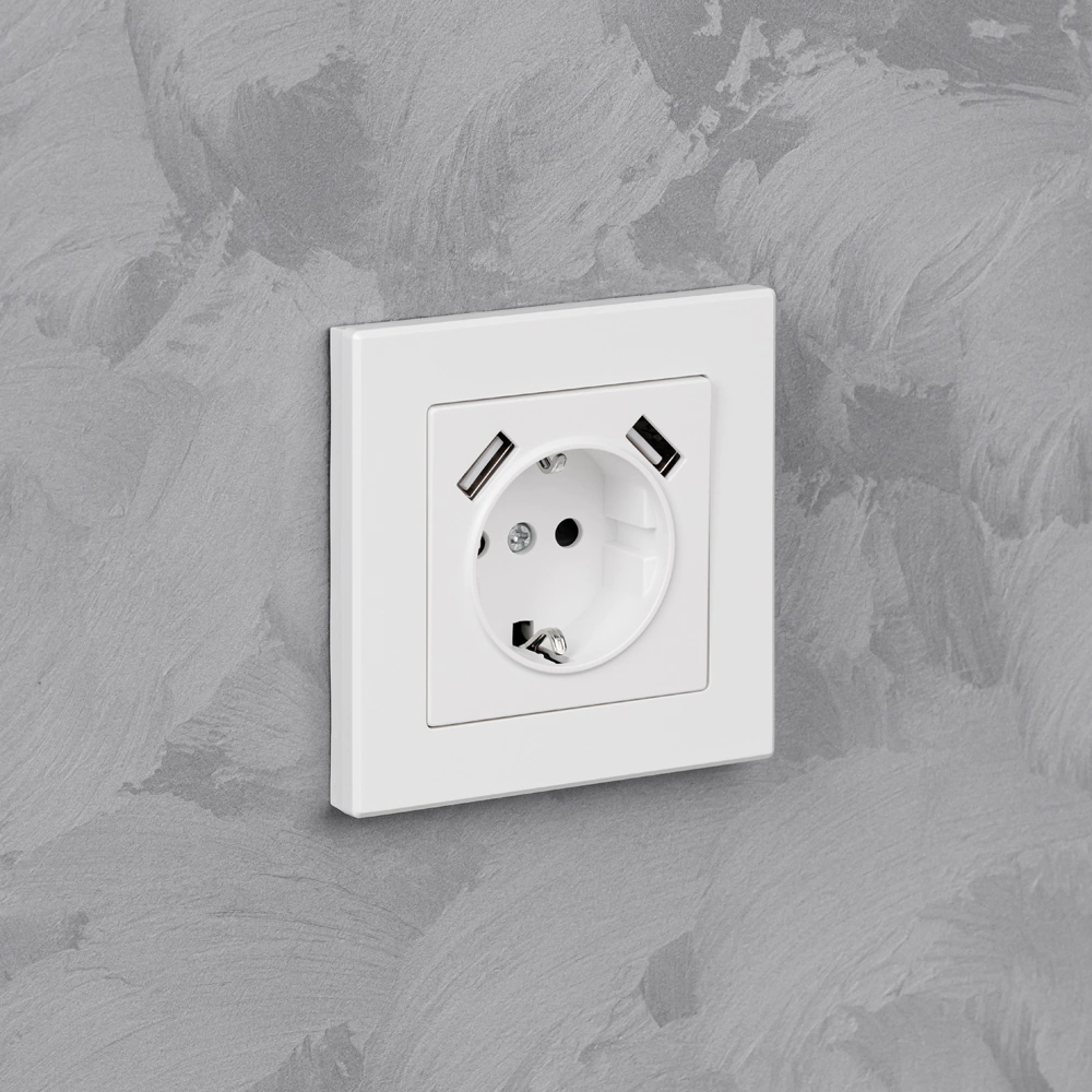 Розетка +2USB Кватро EVERSON с заземлением без рамки белая матовая