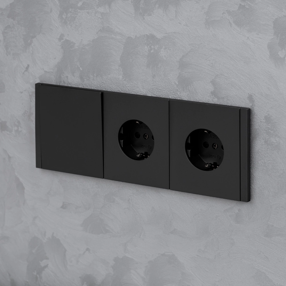 Рамка 3 поста черный матовый EVERSON Лилиум