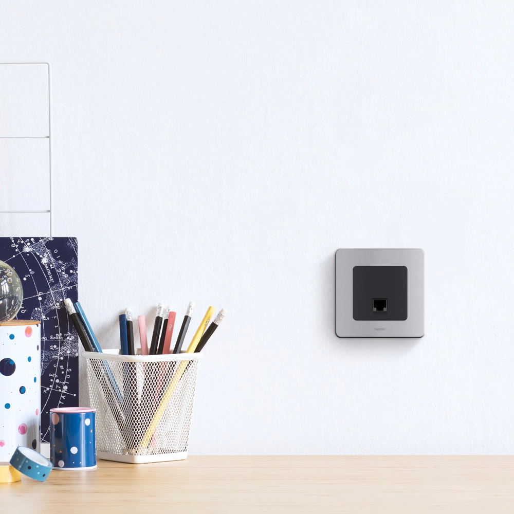Розетка компьютерная Legrand/Daccord Инспирия RJ45 без рамки антрацит