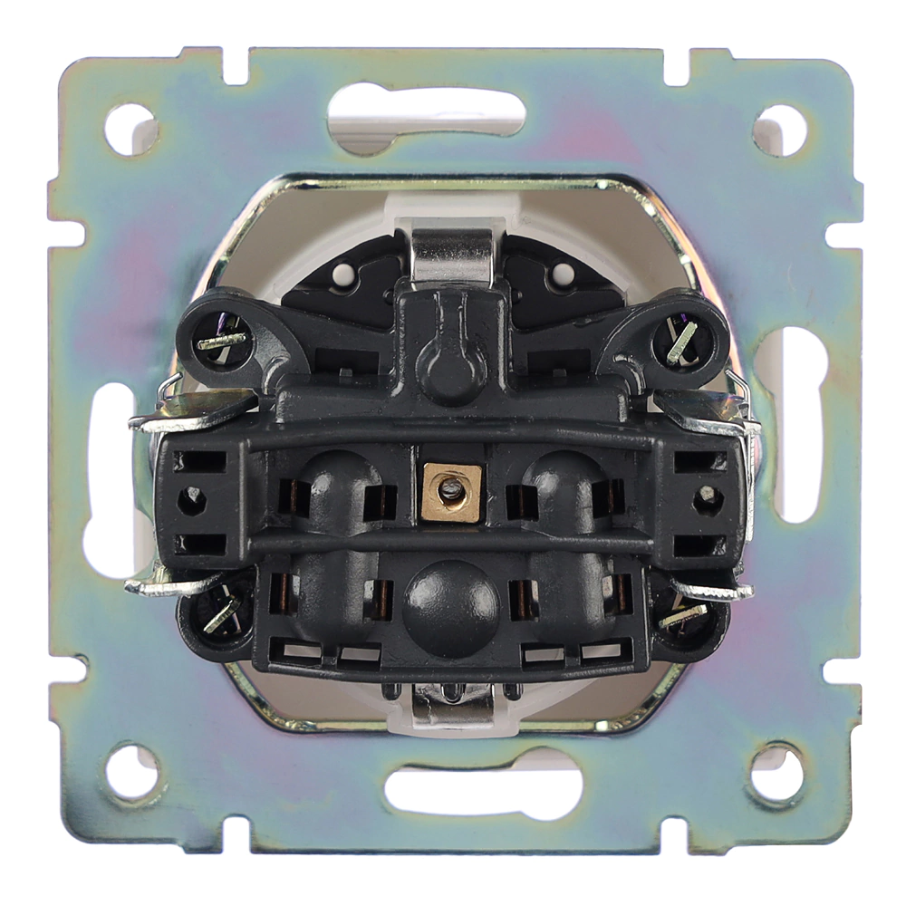 Розетка с крышкой ONVOLT/EVERSON Кватро с заземлением без рамки белая