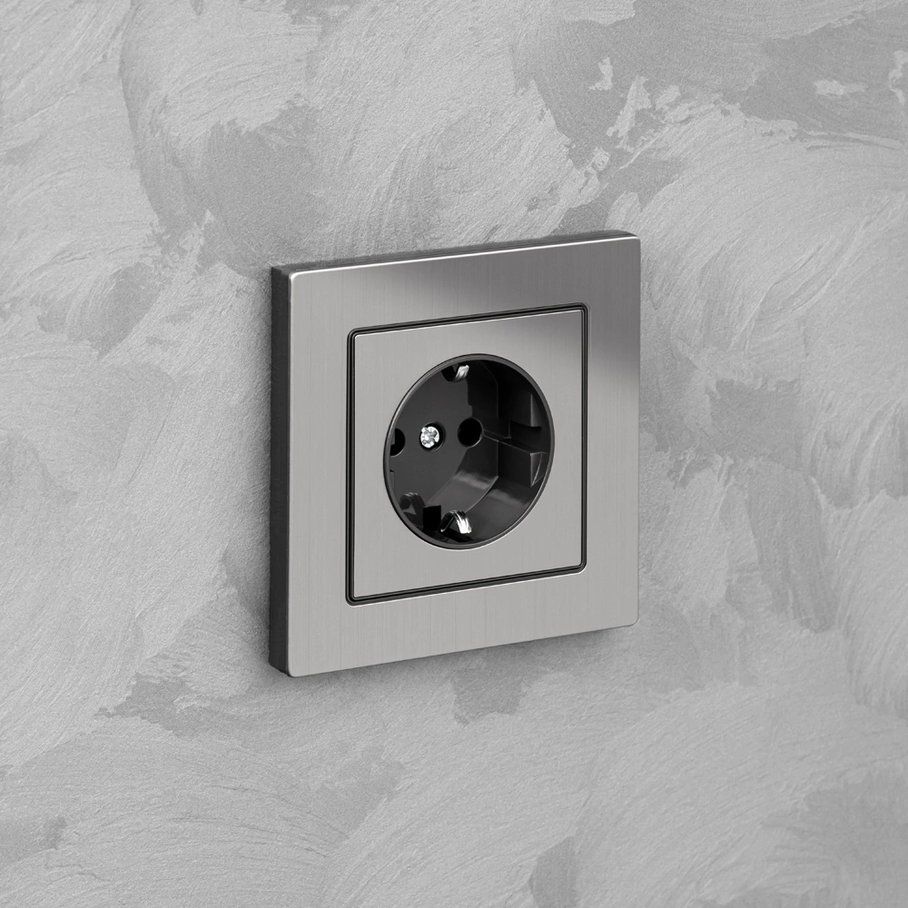 Розетка ONVOLT/EVERSON Кватро с заземлением без рамки никель