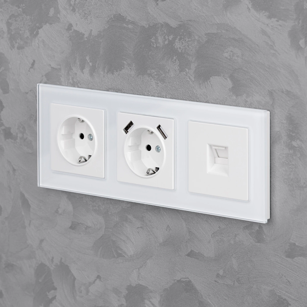 Рамка ONVOLT/EVERSON Кватро стекло 3 поста белая