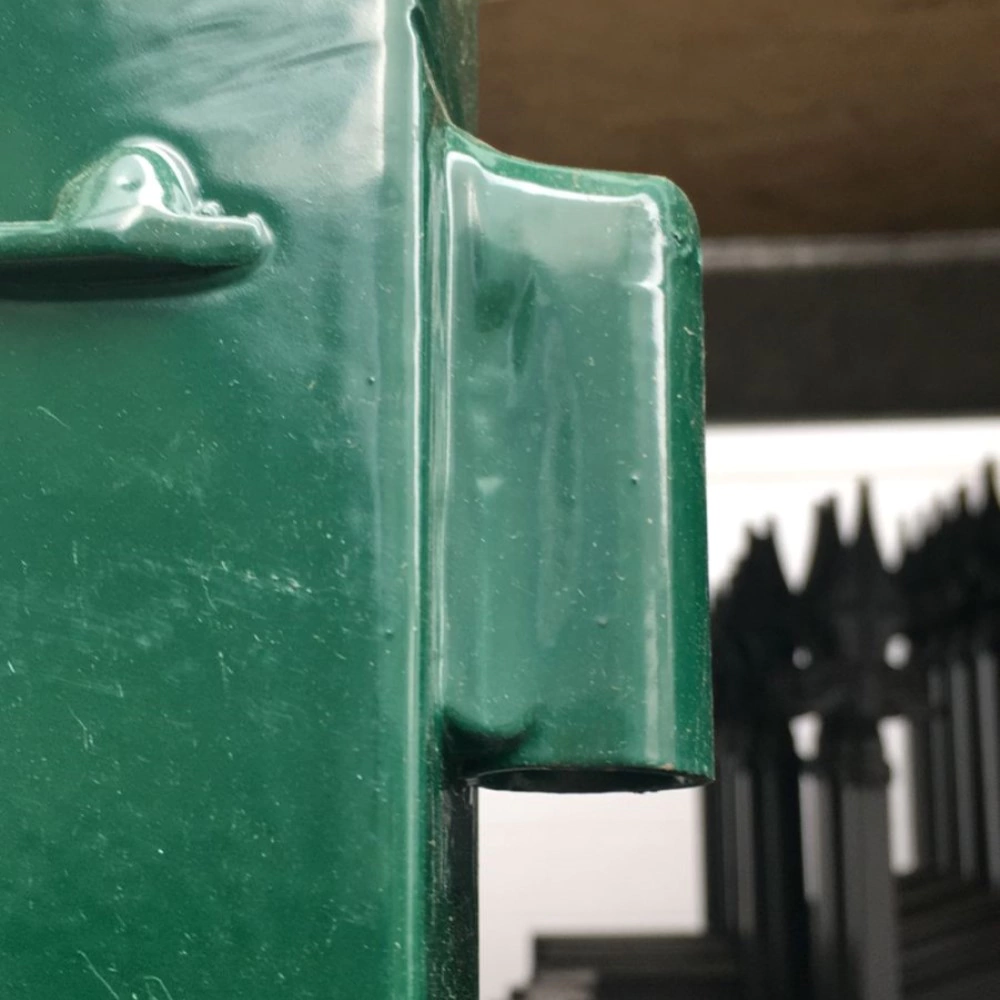 Калитка левая 1х2 м окрашенная для секционных панелей зеленая