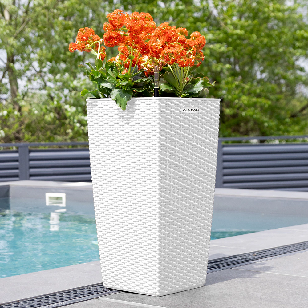 Уличный горшок пластиковый RATTAN OLA DOM белый 40х40х75 см 90 л со вставкой 31 л