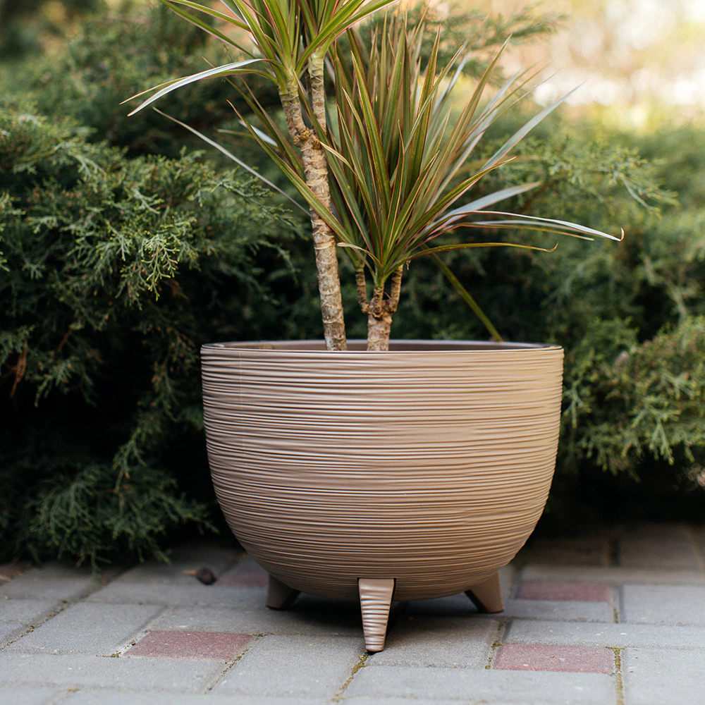 Кашпо пластиковое d32 см h24,2 см 9,8 л на ножках La Decoro латте