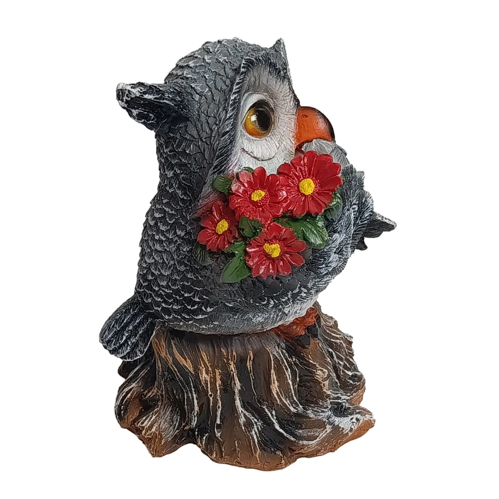 Садовая фигура Сова мультяшня на пне с букетом 25х18х16 см