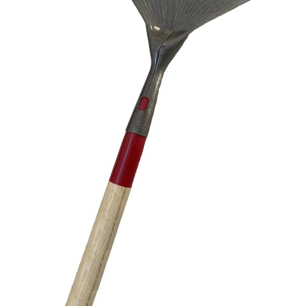 Грабли веерные 22 зуба с деревянным черенком DORN