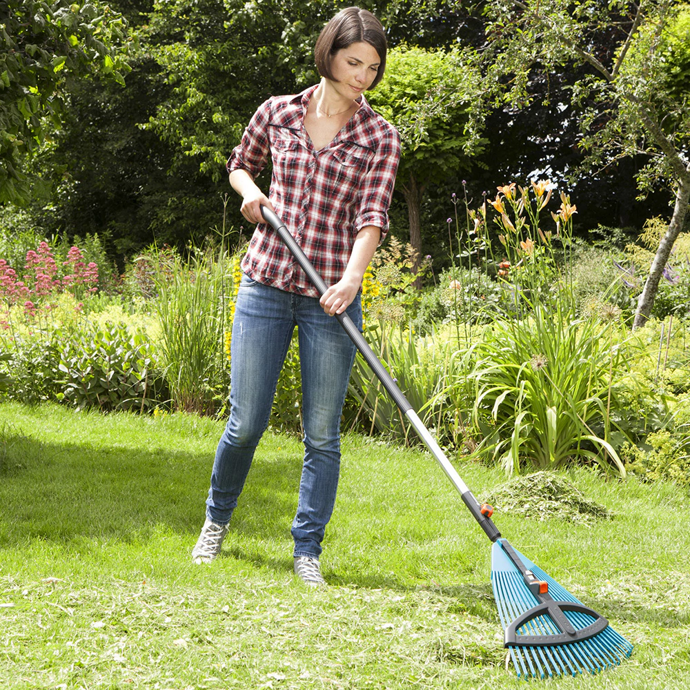 Грабли пластиковые Gardena регулируемые (насадка для комбисистемы) алюминиевая ручка 130 см
