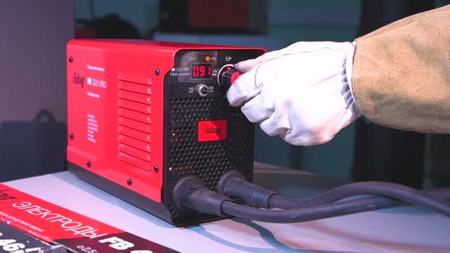 Сварочный аппарат инверторный 200 A Fubag IR 200 VRD - baucenter.ru